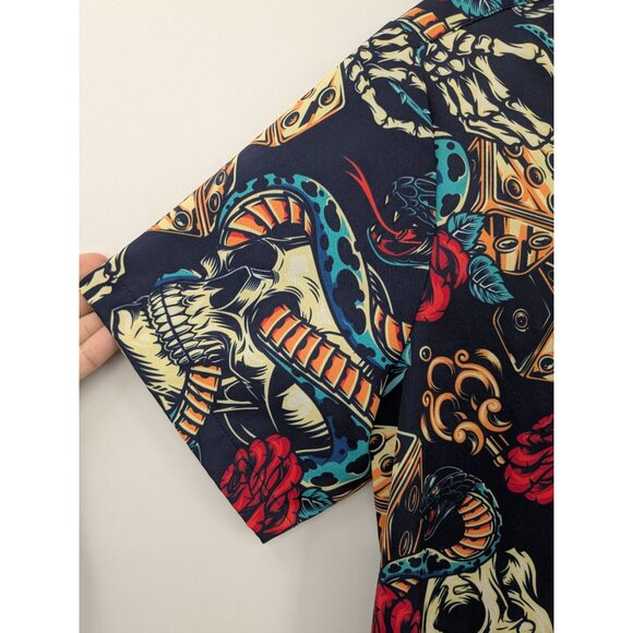 Hawaiian Button Down Men Shirt Size M Skulls Roses Dice Allover Print Retro Art - Picture 9 of 10